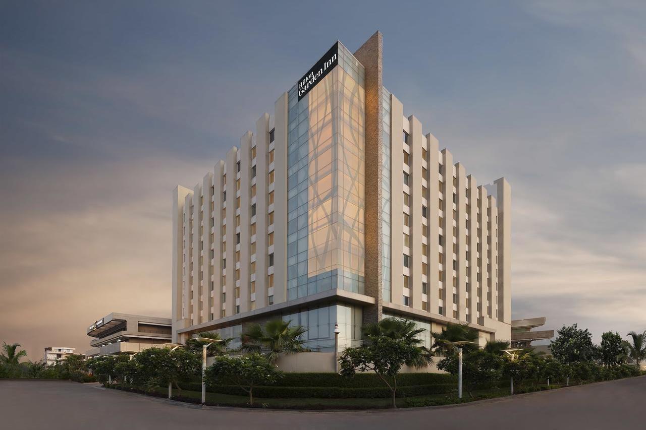 Hotel Doubletree By Hilton Gurugram Baani Square Gurgaon Exterior foto