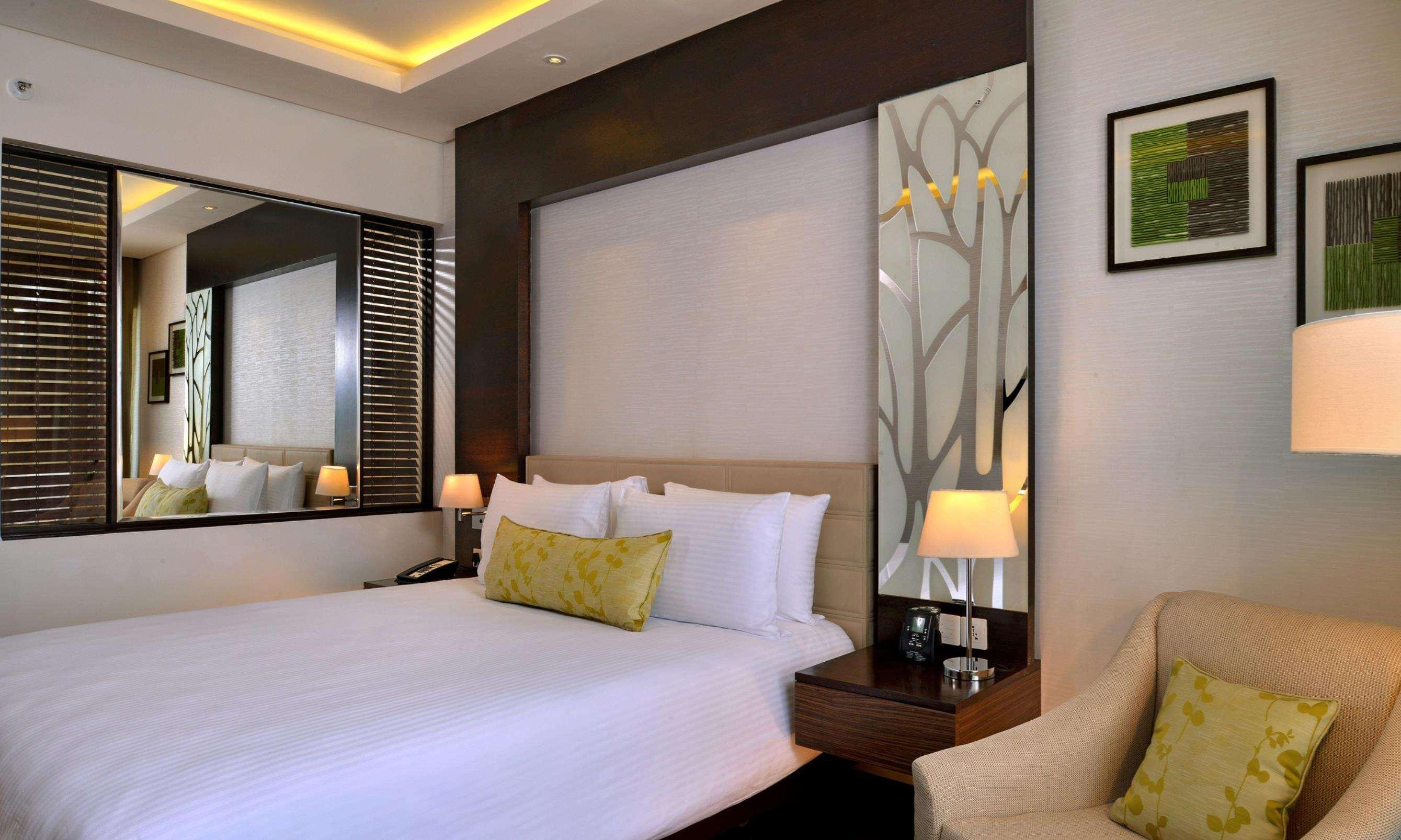 Hotel Doubletree By Hilton Gurugram Baani Square Gurgaon Exterior foto