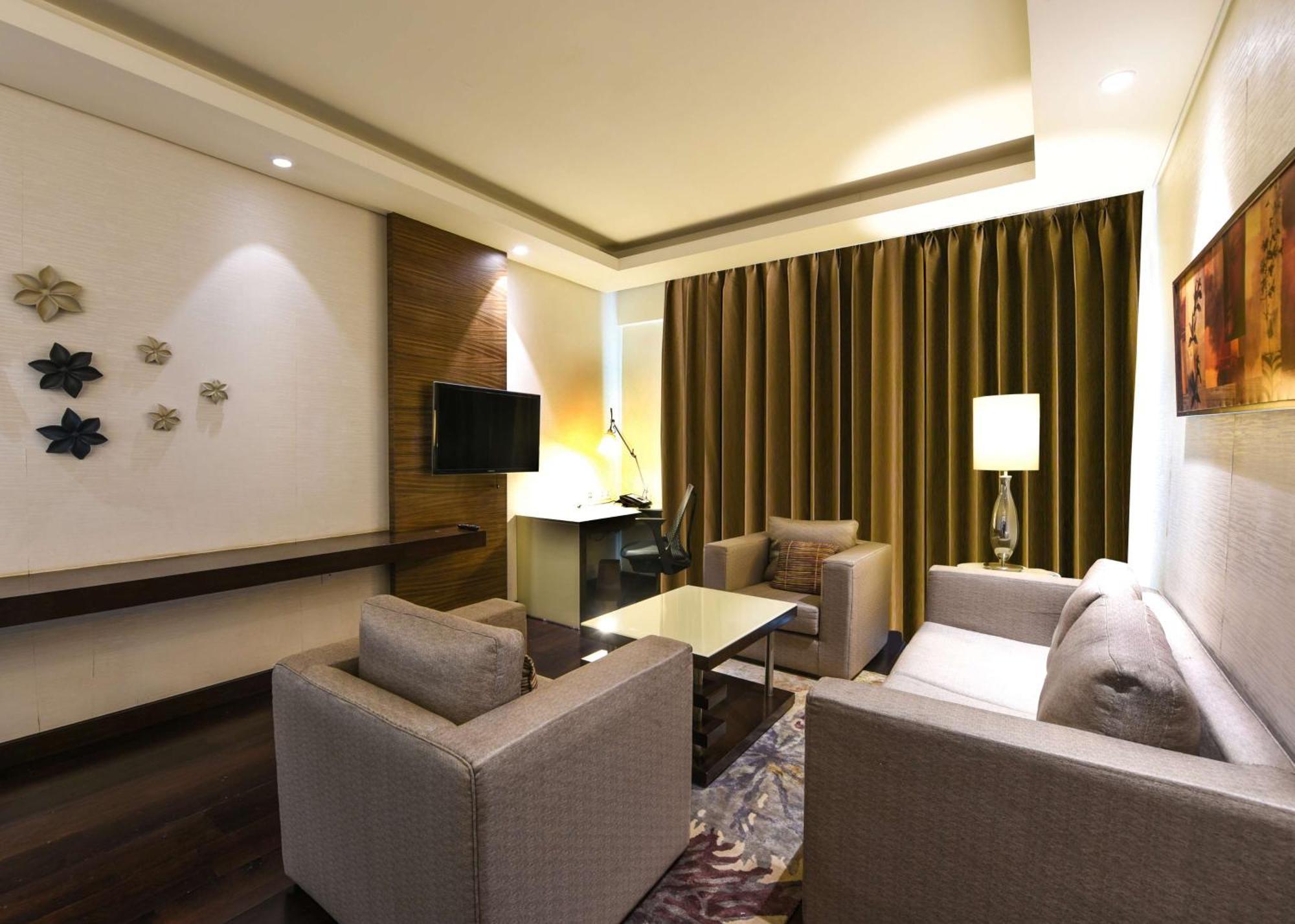 Hotel Doubletree By Hilton Gurugram Baani Square Gurgaon Exterior foto