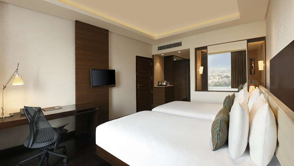 Hotel Doubletree By Hilton Gurugram Baani Square Gurgaon Habitación foto